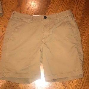 MENS HOLLISTER KHAKI SHORTS